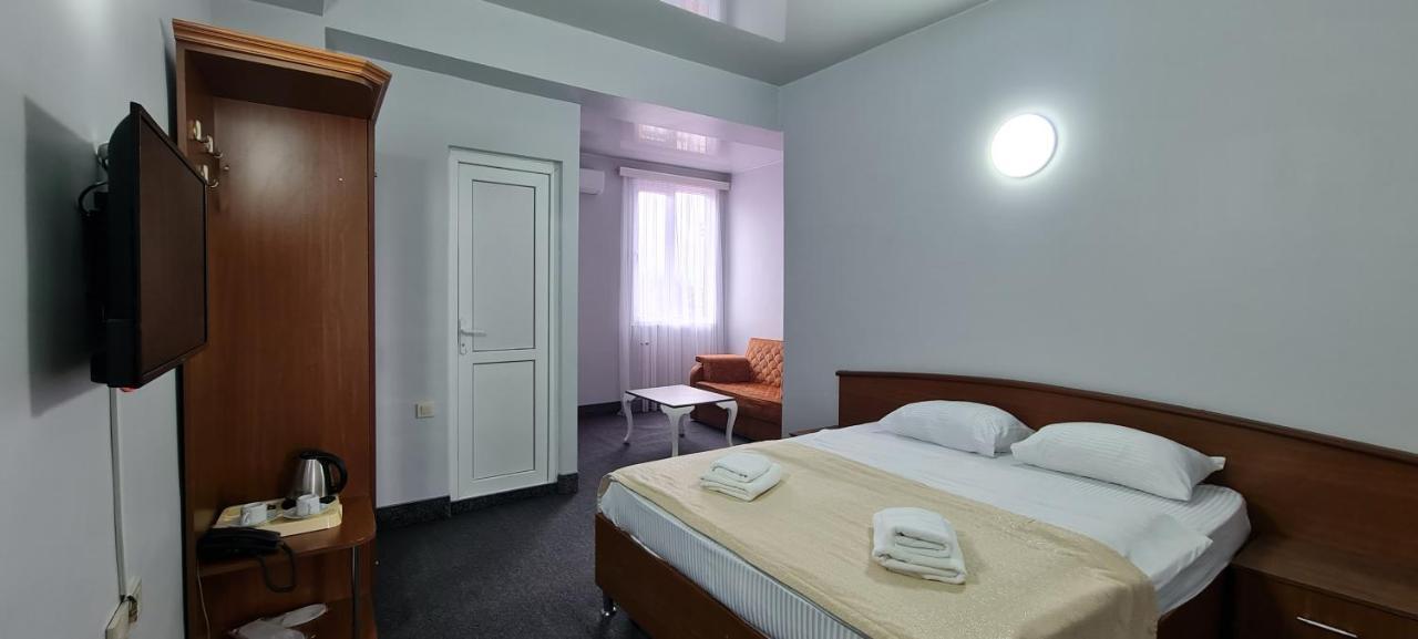 Hotel Genatsvale Batumi Exterior foto