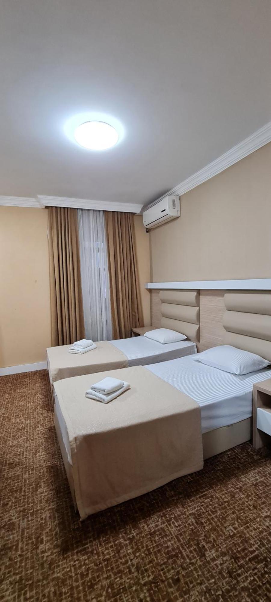 Hotel Genatsvale Batumi Zimmer foto