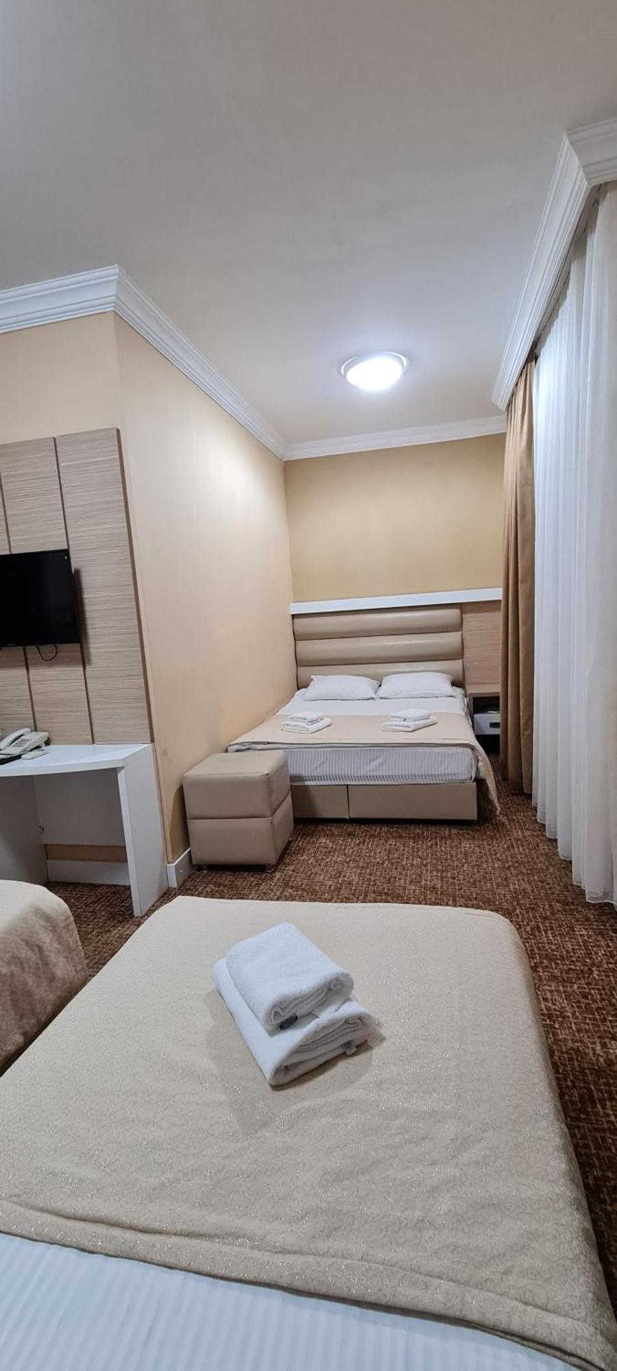 Hotel Genatsvale Batumi Zimmer foto