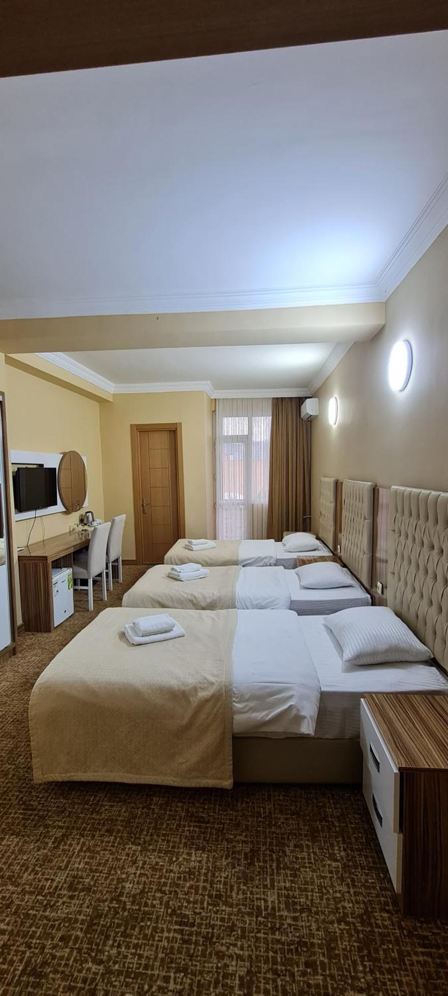 Hotel Genatsvale Batumi Zimmer foto